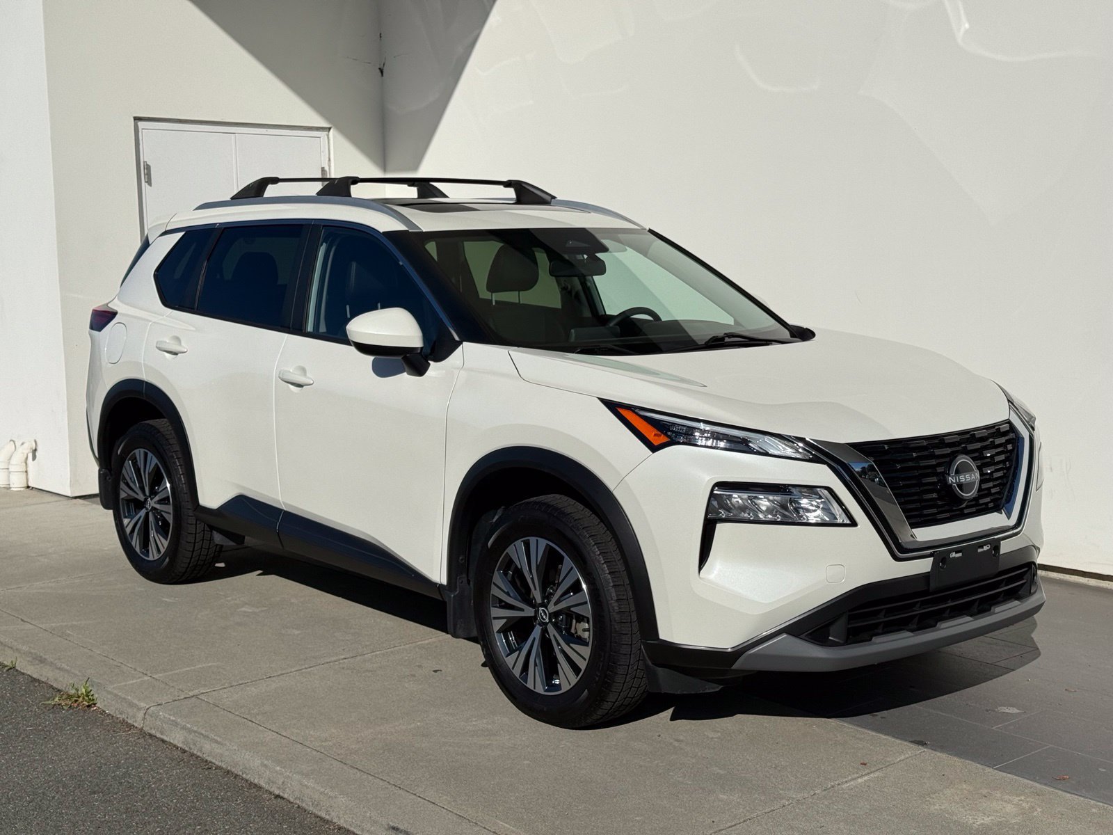 Used 2023 Nissan Rogue SV w/ SV Premium B Package AWD/4WD image 1