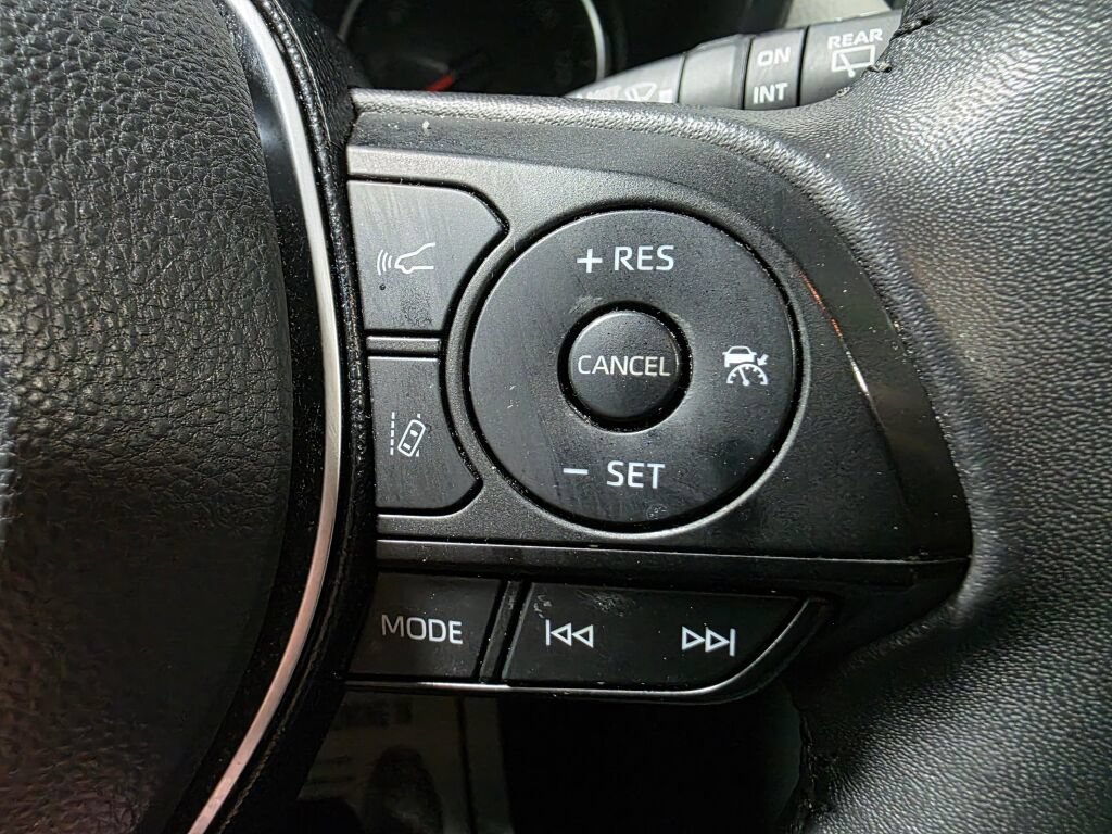 Used 2021 Toyota RAV4 XLE Premium AWD/4WD image 15