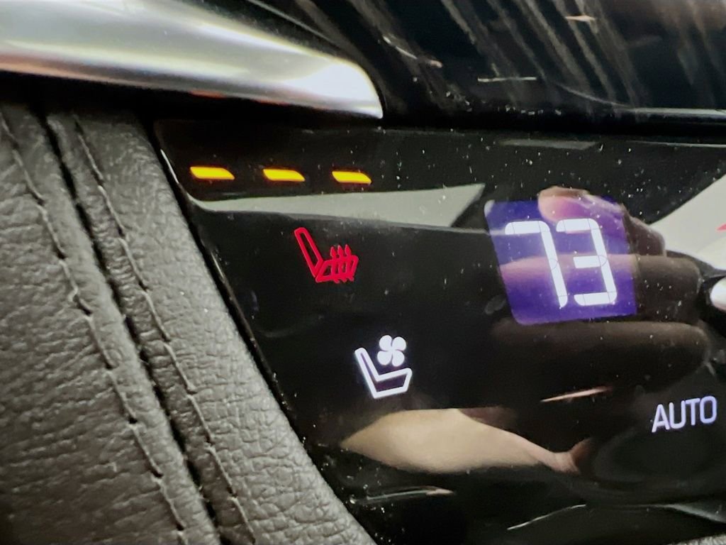 Used 2024 Cadillac XT6 Premium Luxury w/ Technology Package image 21