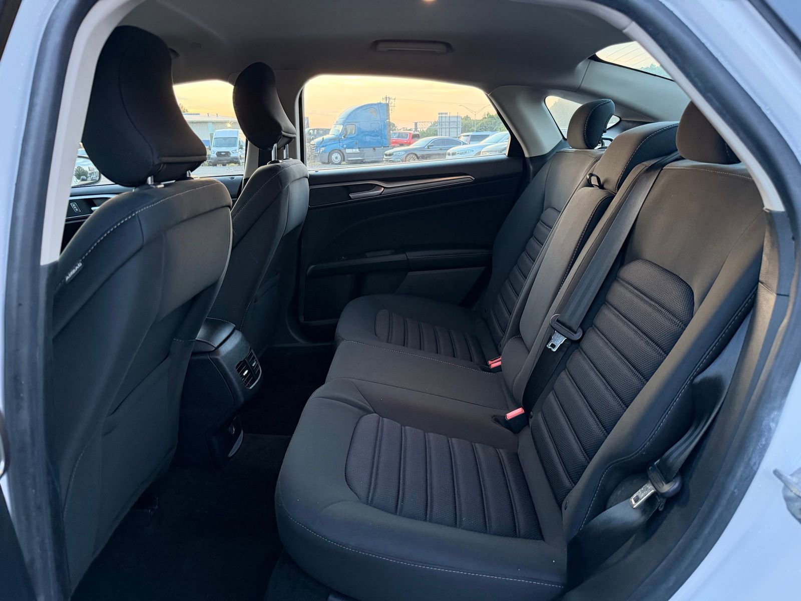 Used 2019 Ford Fusion SE FWD image 14