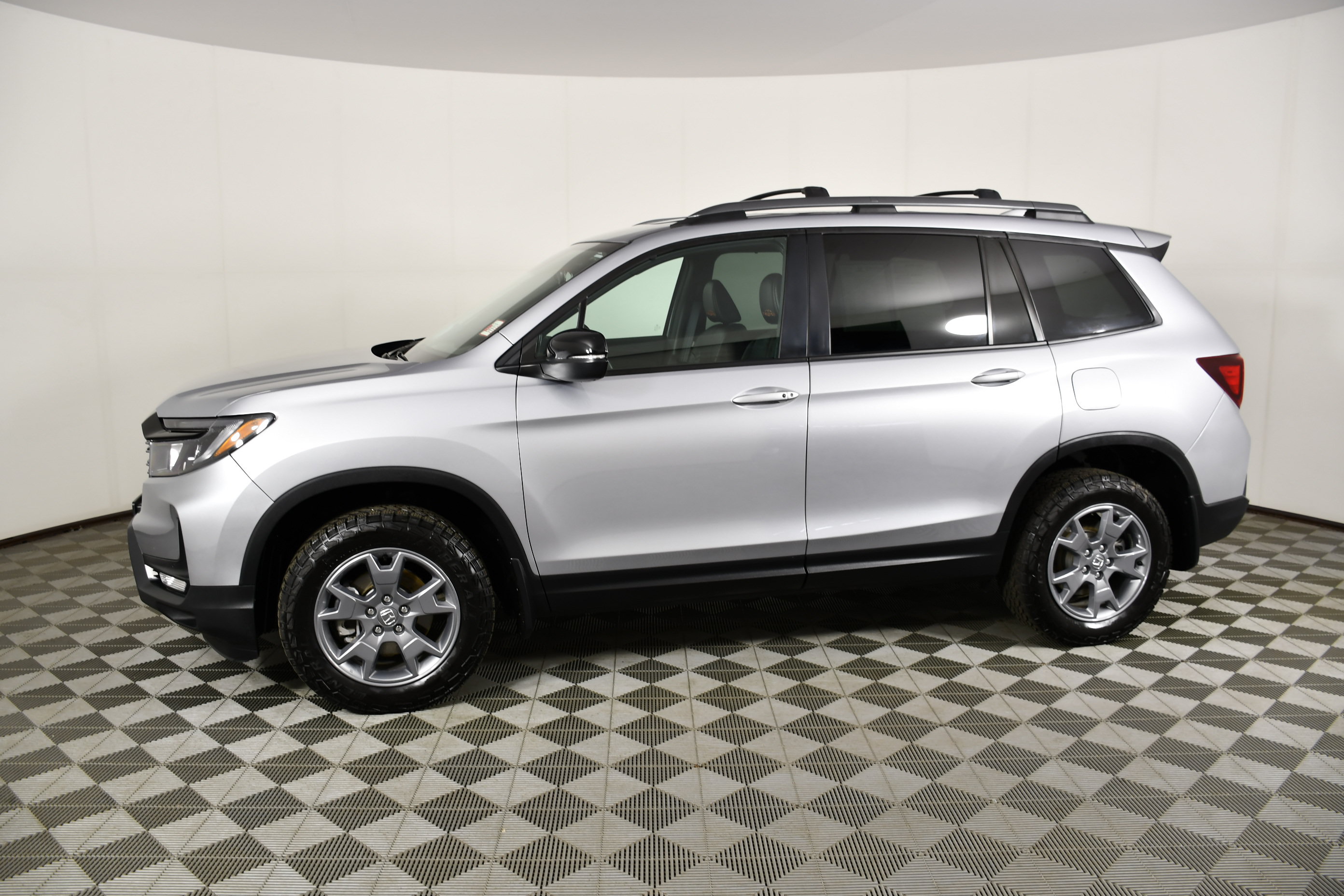 Certified 2025 Honda Passport TrailSport image 9