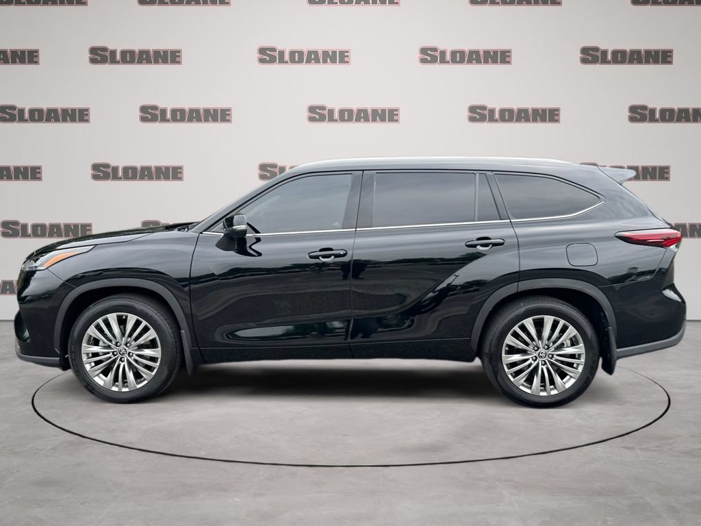 Used 2025 Toyota Highlander Platinum AWD/4WD image 2