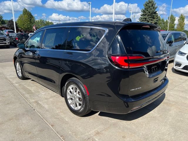 Certified 2023 Chrysler Pacifica Touring-L FWD image 4