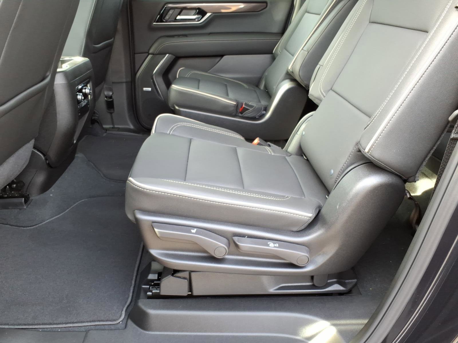 New 2026 GMC Yukon XL Elevation image 12