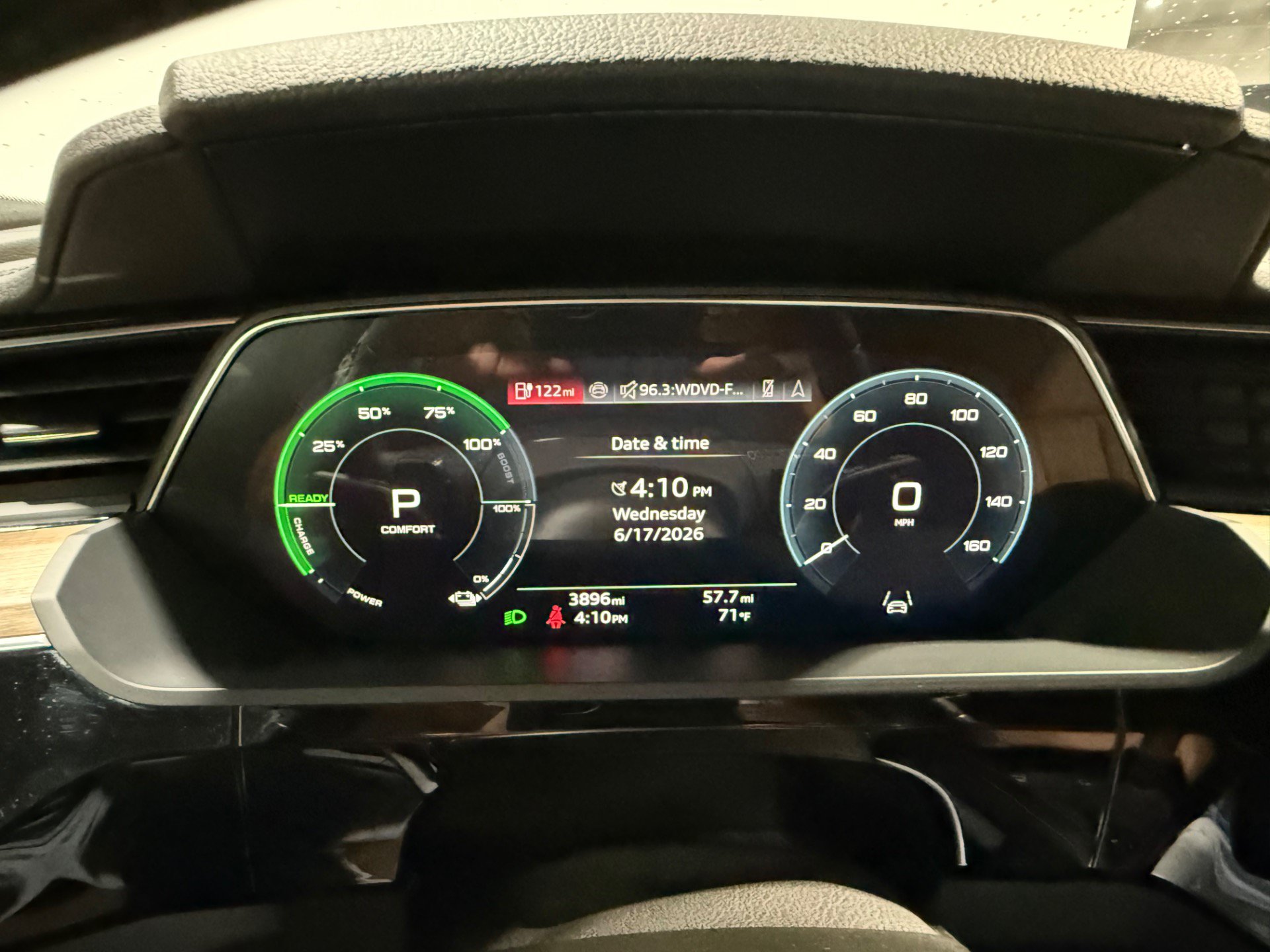Used 2024 Audi Q8 e-tron Premium Plus w/ Premium Plus Package AWD/4WD image 22