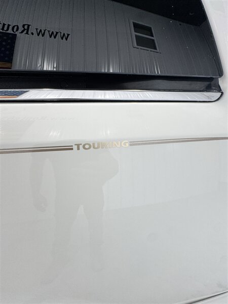 Used 2013 Chrysler Town & Country Touring image 5