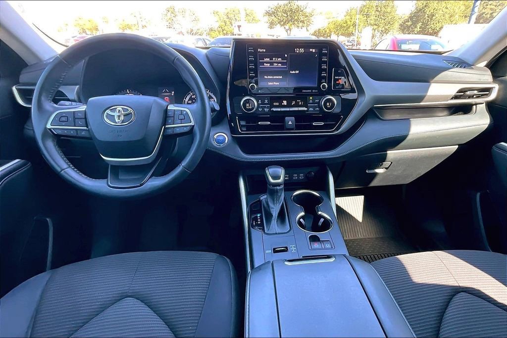 Used 2022 Toyota Highlander LE image 7