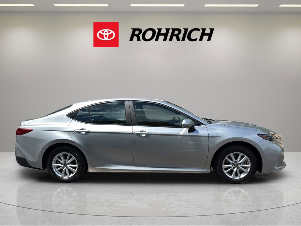 Used 2025 Toyota Camry LE AWD/4WD image 5