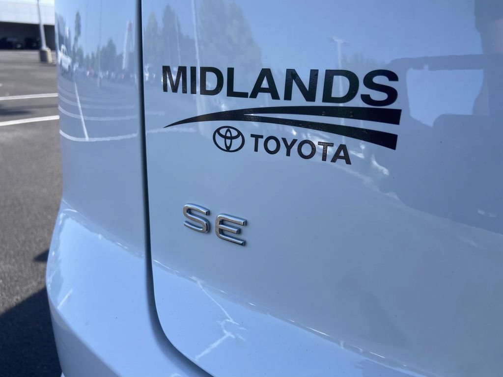 Used 2025 Volkswagen Atlas Cross Sport SE FWD image 9