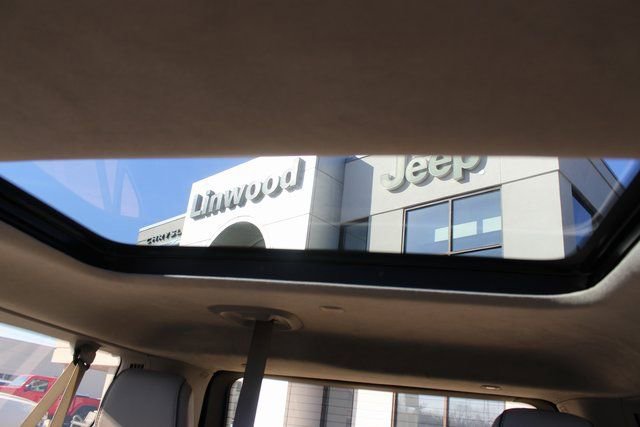 Used 2023 Jeep Grand Wagoneer L Series II w/ Premium Group II image 36