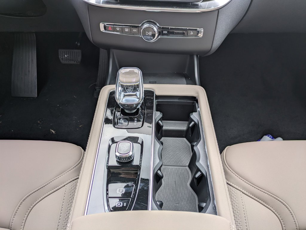 New 2026 Volvo XC90 B6 Plus w/ Protection Package Premier AWD/4WD image 17