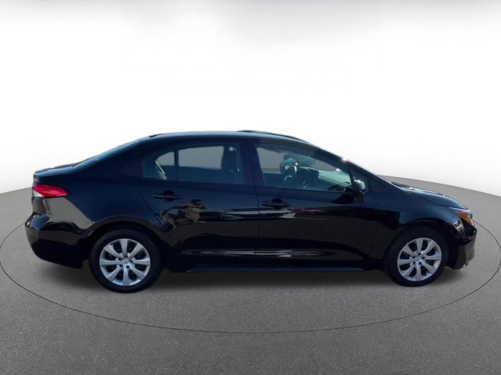 Used 2025 Toyota Corolla LE FWD image 16