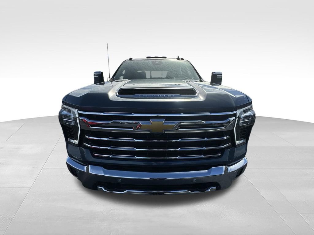 Used 2025 Chevrolet Silverado 2500 LTZ w/ LTZ Premium Package AWD/4WD image 25