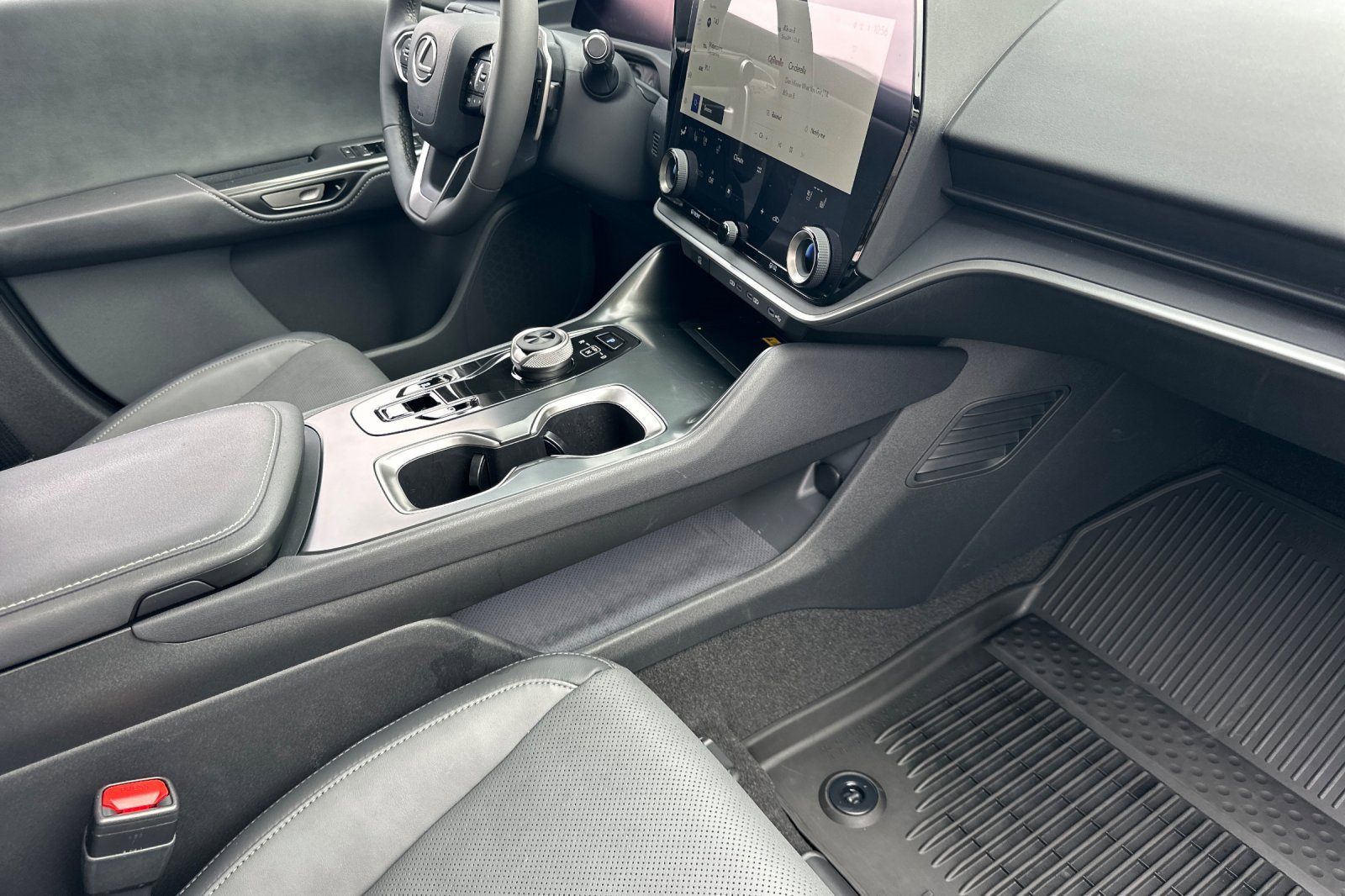 Used 2025 Lexus RZ 300e image 13