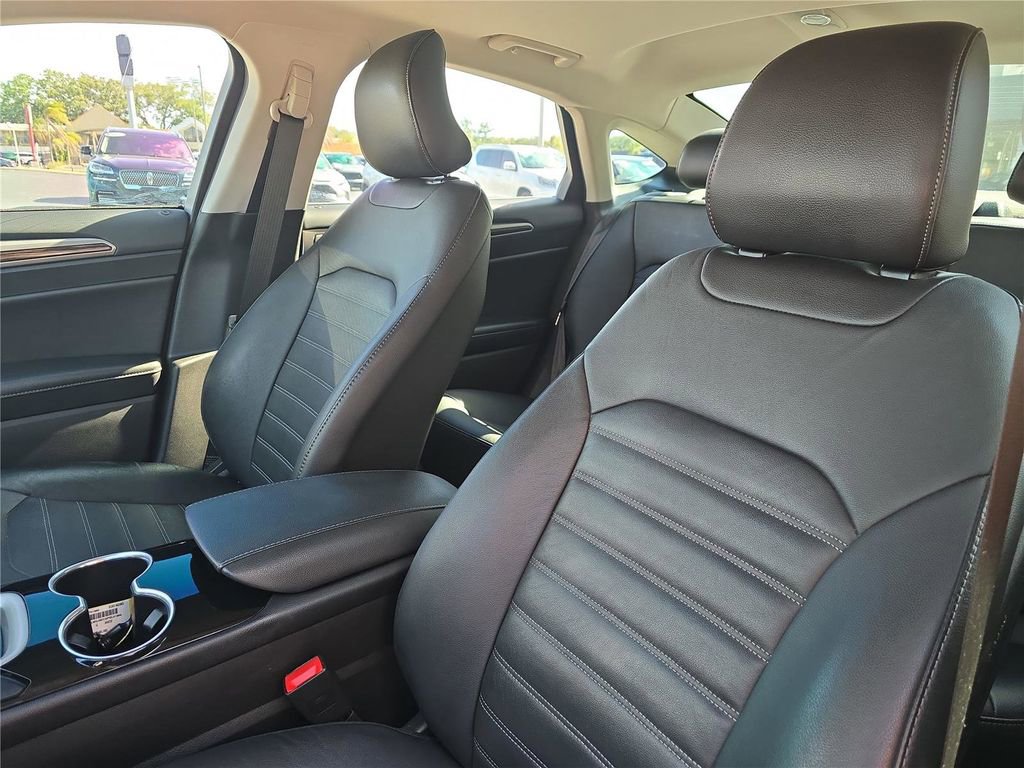 Used 2016 Ford Fusion SE w/ Equipment Group 202A FWD image 17