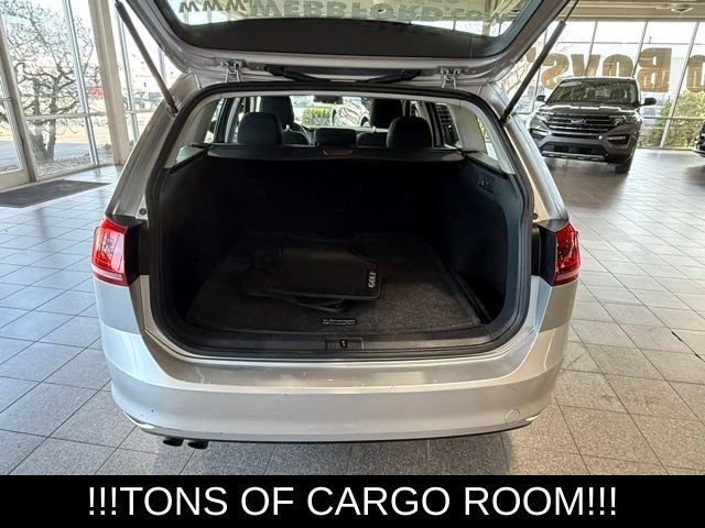 Used 2016 Volkswagen Golf S image 8
