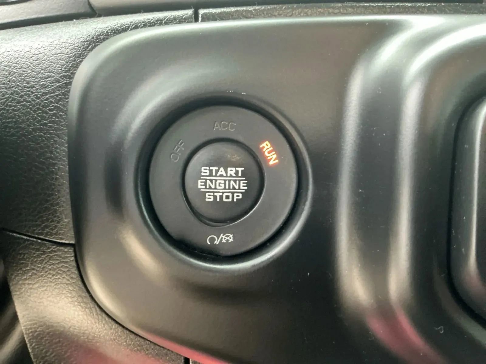 Used 2022 Jeep Gladiator Sport image 33