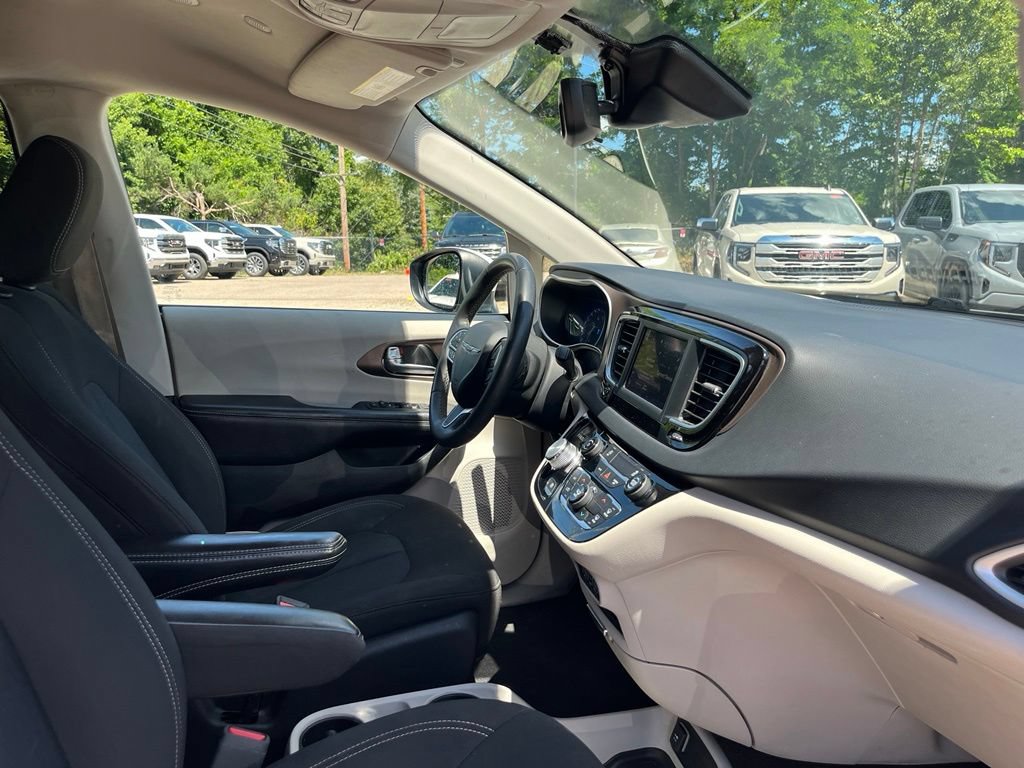 Used 2023 Chrysler Voyager LX FWD image 37