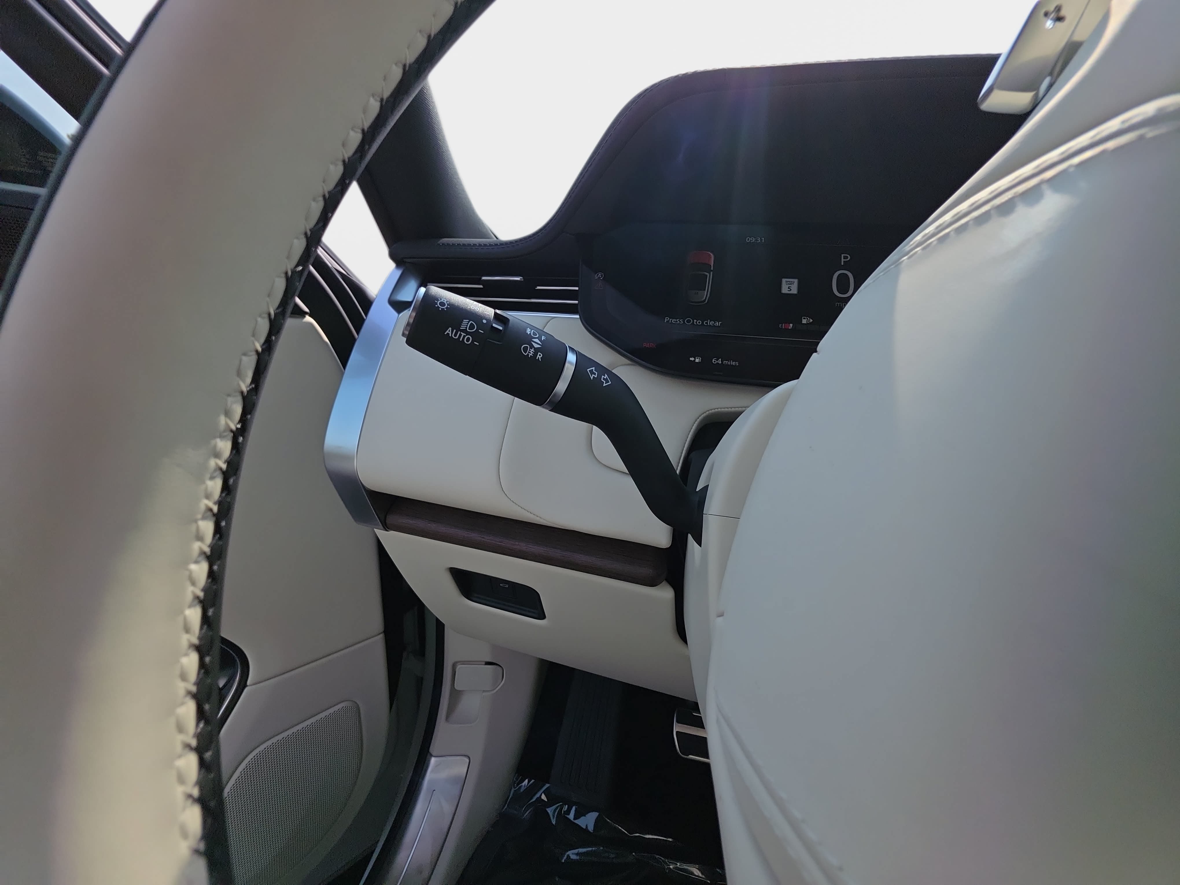 New 2026 Land Rover Range Rover Long Wheelbase SE AWD/4WD image 27