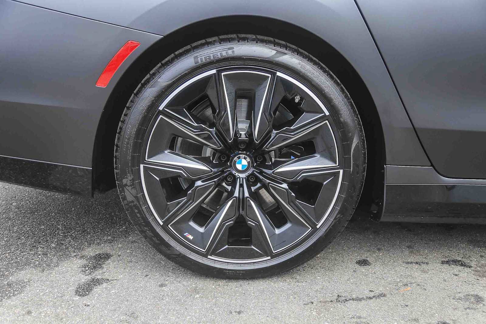 Used 2025 BMW i7 eDrive50 w/ M Sport Package image 8