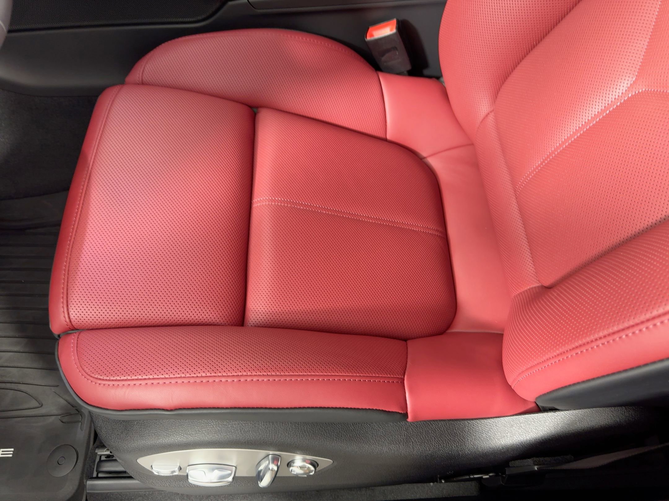 Used 2026 Porsche Macan S image 14