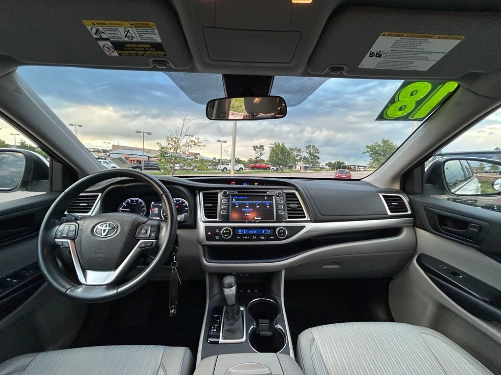 Used 2018 Toyota Highlander Plus AWD/4WD image 11