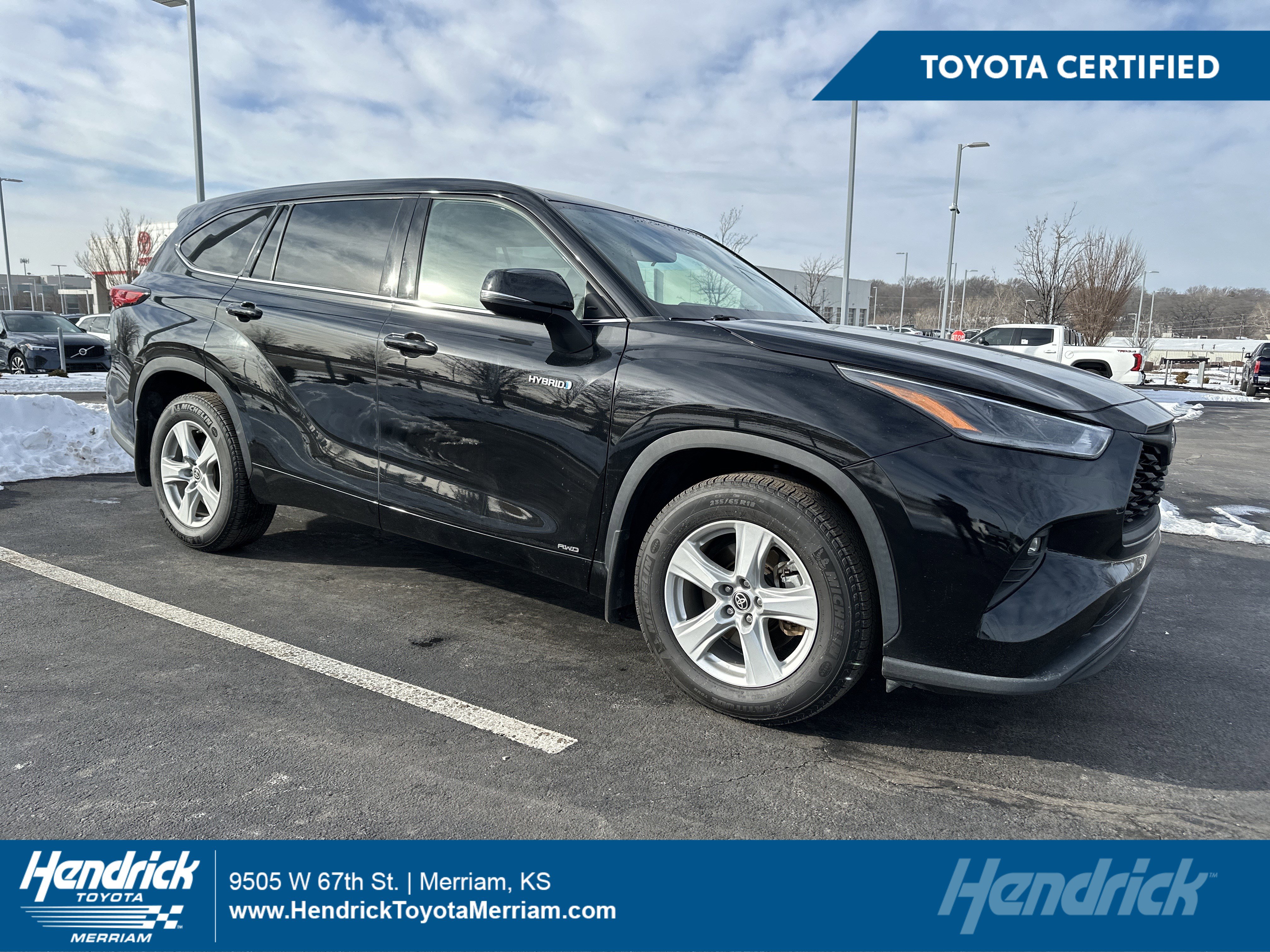 Used 2021 Toyota Highlander LE image 1