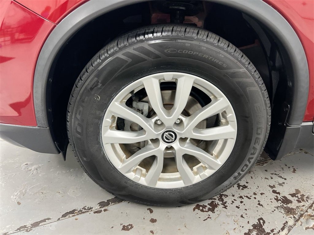 Used 2020 Nissan Rogue SV image 25