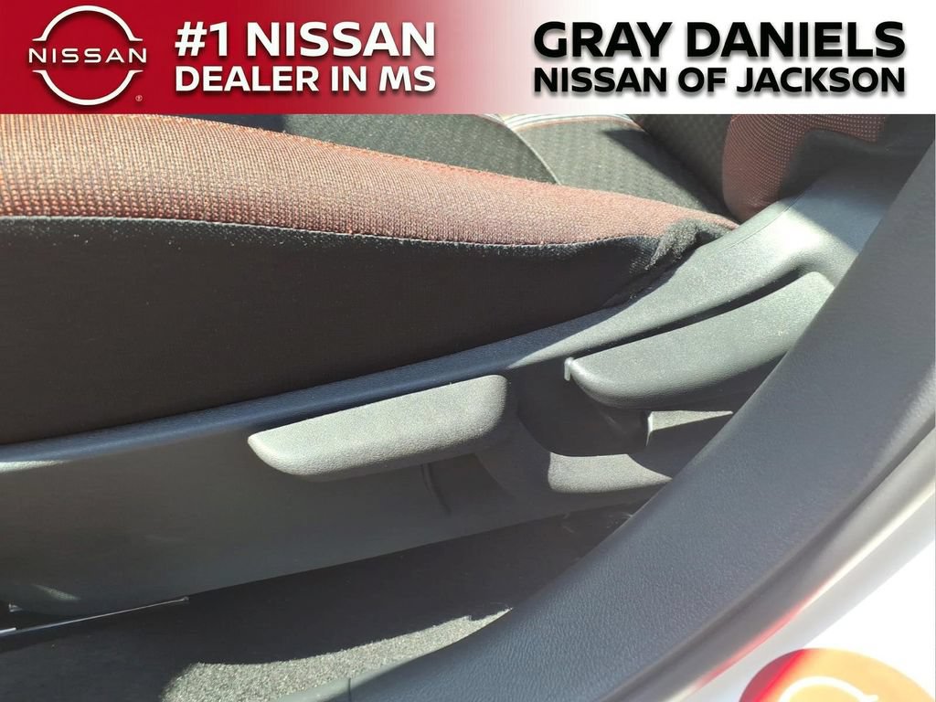 New 2025 Nissan Versa SR w/ Trunk Package FWD image 11