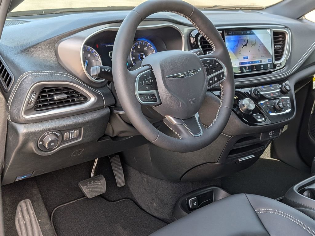 New 2026 Chrysler Pacifica Select image 33