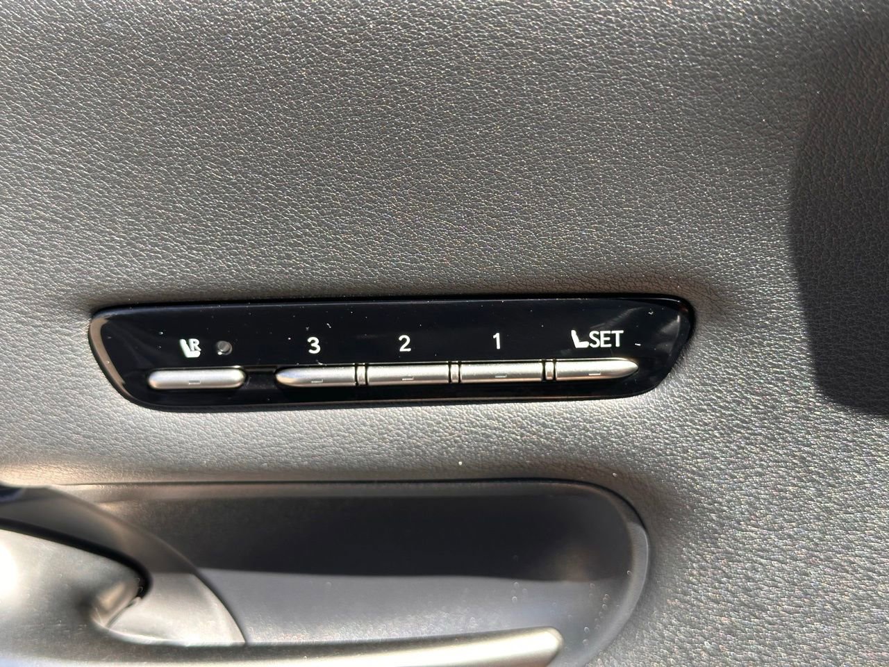 Used 2021 Lexus LS 500 w/ Luxury Package image 28