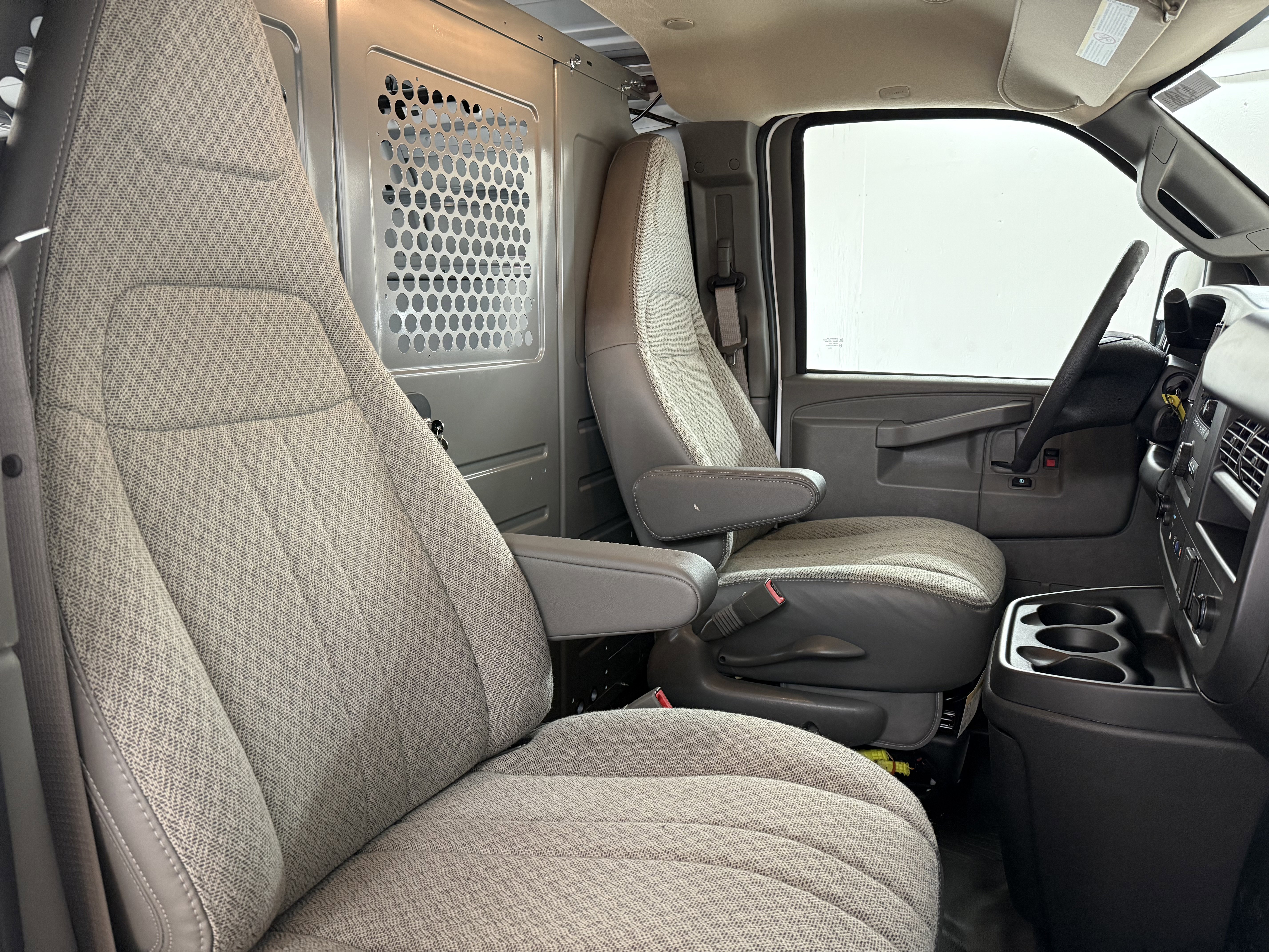 New 2025 Chevrolet Express 3500 w/ Driver Convenience Package image 27