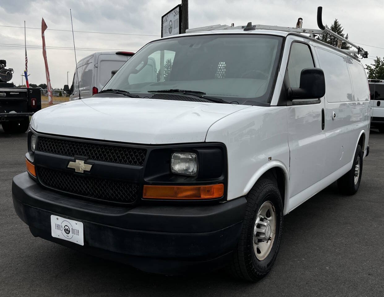 Used 2017 Chevrolet Express 2500 RWD image 1