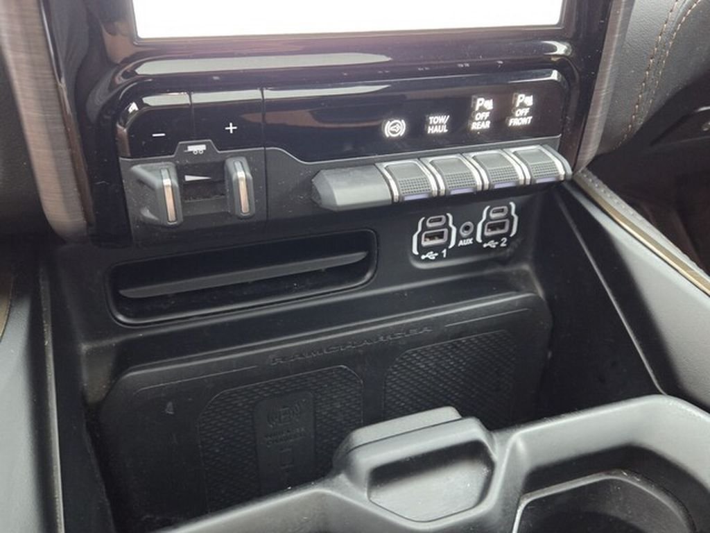 Used 2024 RAM 3500 Limited w/ Towing Technology Group AWD/4WD image 25