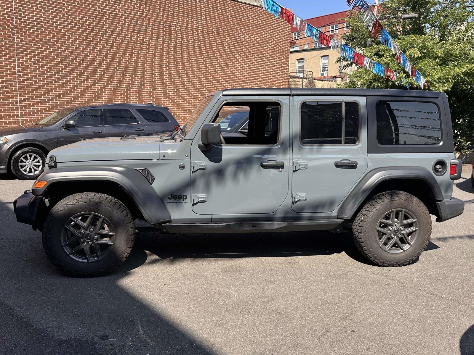 Used 2024 Jeep Wrangler Unlimited Sport AWD/4WD image 7