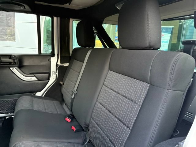 Used 2012 Jeep Wrangler Unlimited Sahara w/ Connectivity Group AWD/4WD image 19