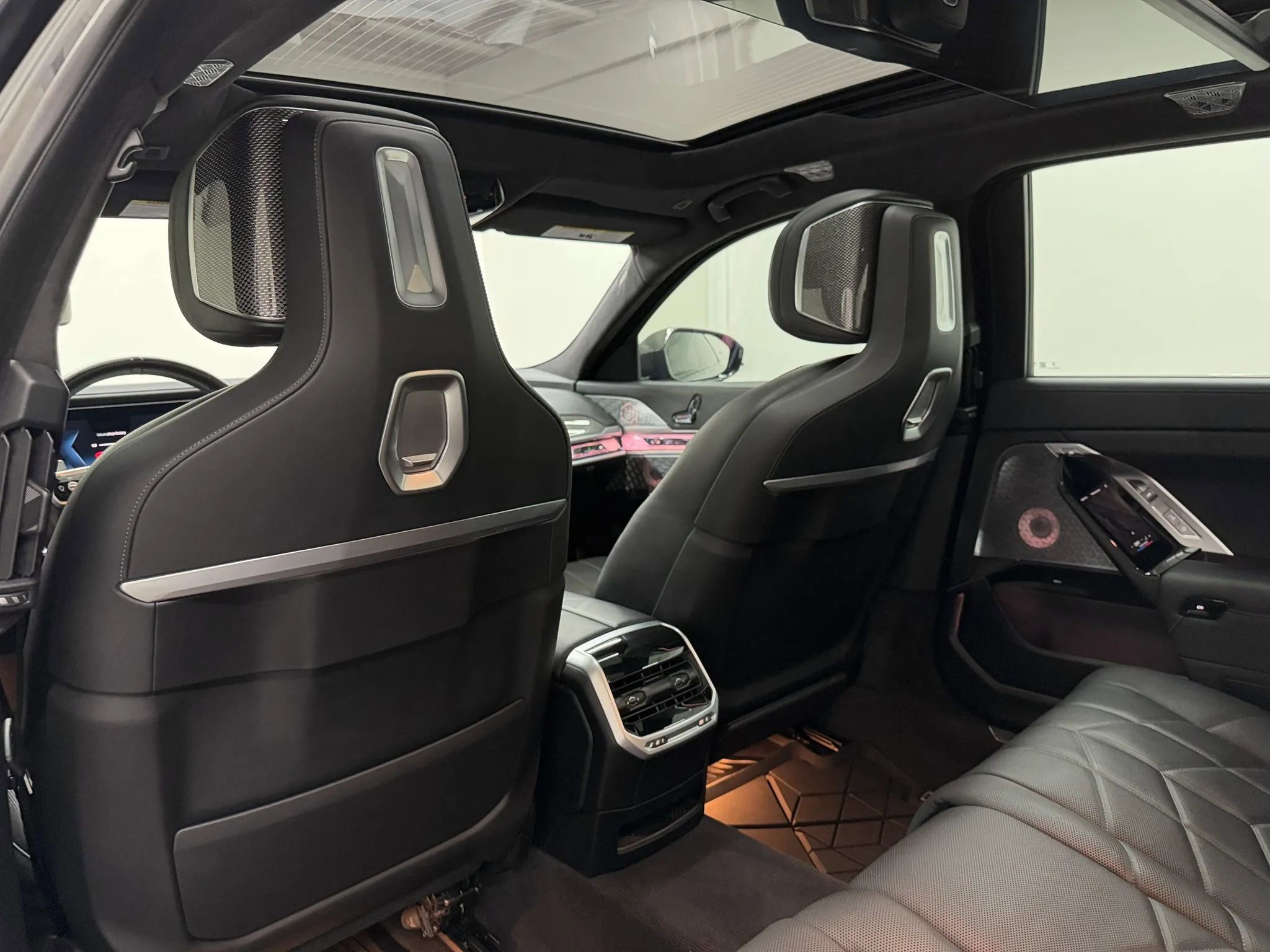 Used 2024 BMW 760i xDrive AWD/4WD image 16