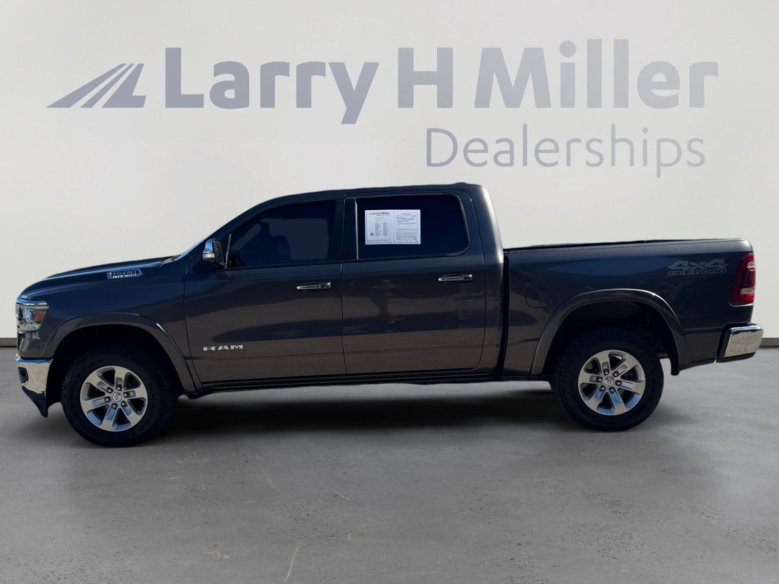 Used 2021 RAM 1500 Laramie w/ Off Road Group AWD/4WD image 2
