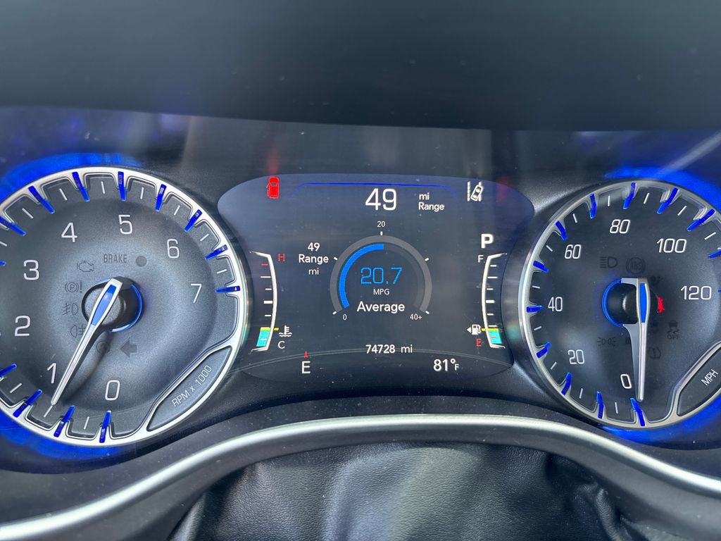 Used 2023 Chrysler Pacifica Touring-L image 17