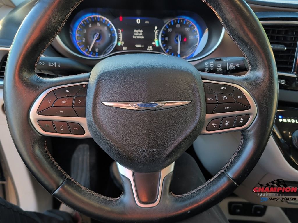 Used 2018 Chrysler Pacifica Touring-L Plus w/ Advanced Safetytec Group FWD image 21