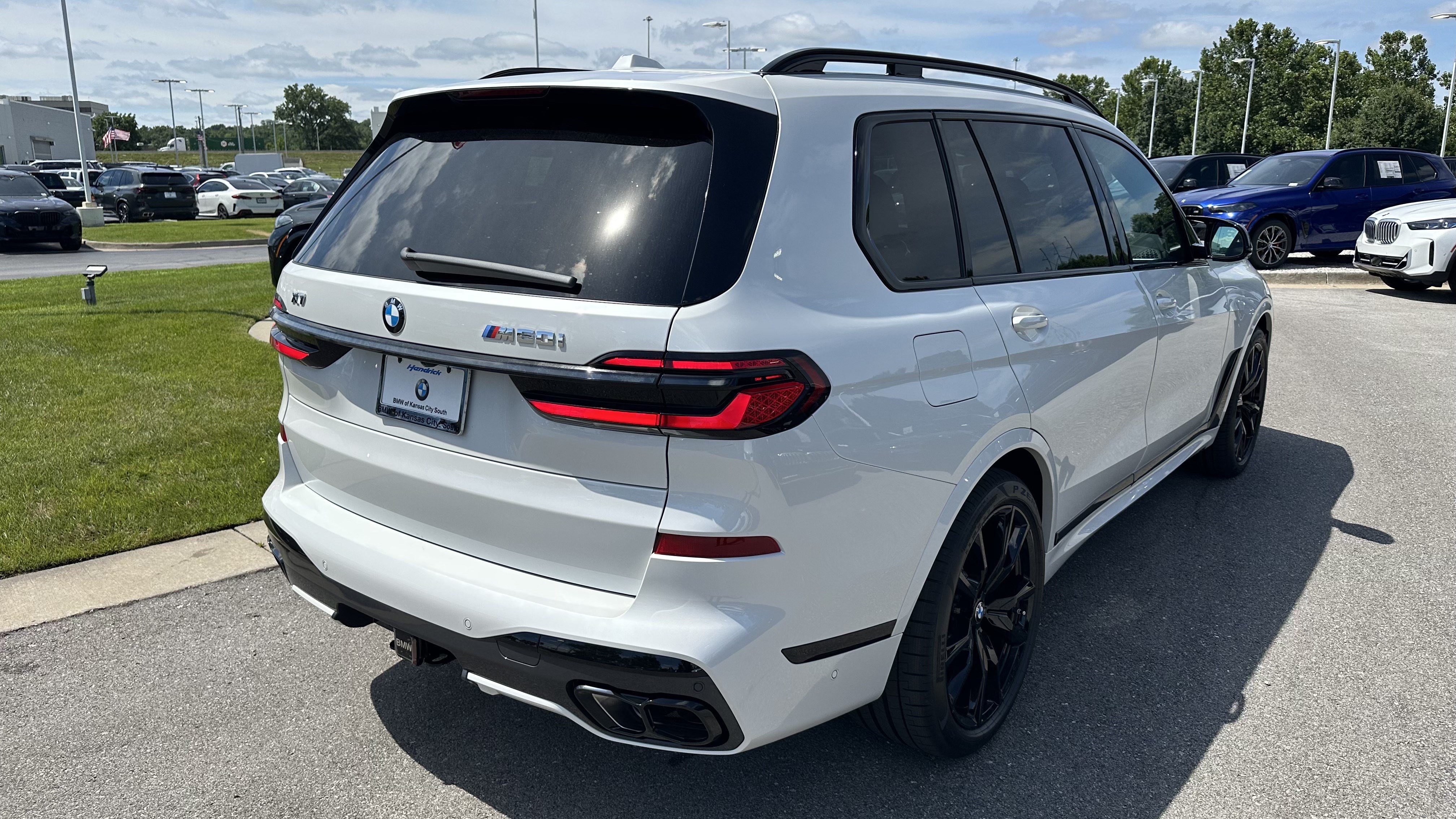 New 2027 BMW X7 M60i AWD/4WD image 10