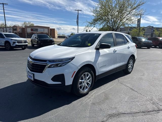 Used 2024 Chevrolet Equinox LS AWD/4WD image 3