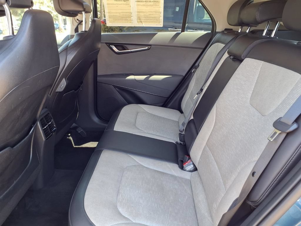 Certified 2025 Kia Niro SX Touring FWD image 10