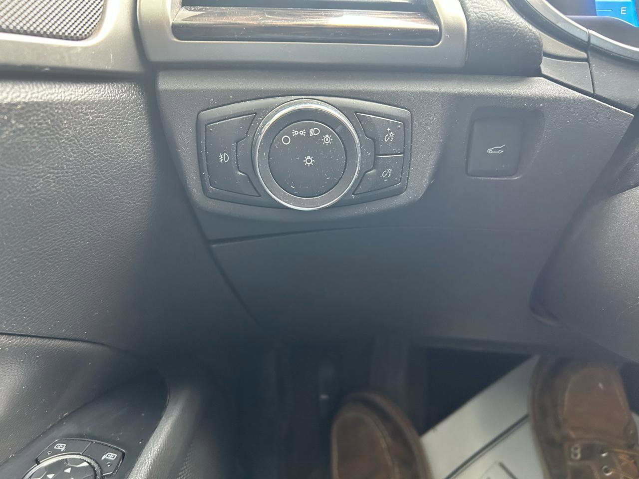 Used 2014 Ford Fusion SE w/ Equipment Group 202A FWD image 30