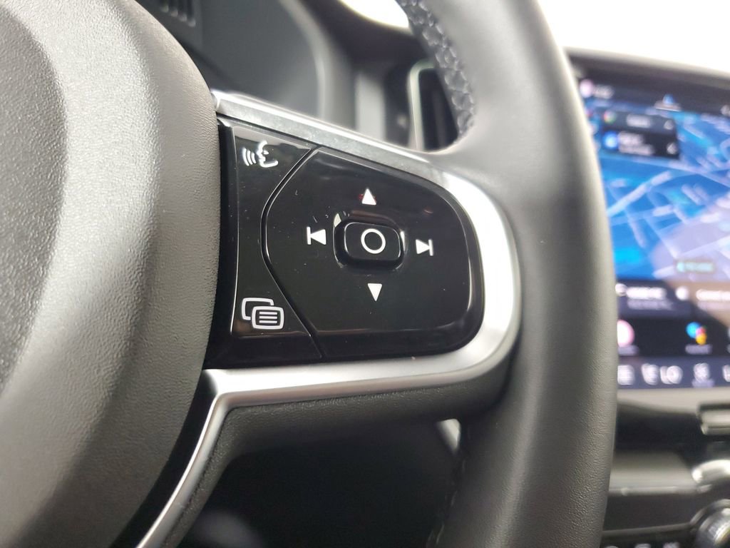 Used 2025 Volvo XC60 B5 Plus AWD/4WD image 28