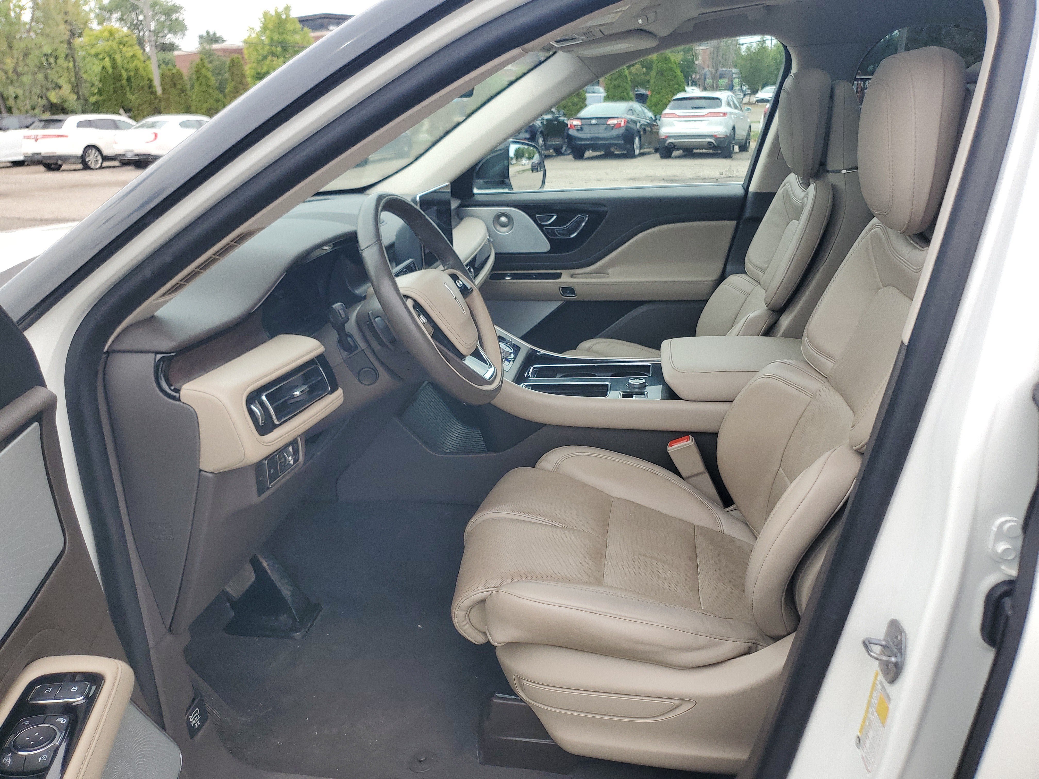 Used 2024 Lincoln Aviator Reserve w/ Equipment Group 201A AWD/4WD image 12