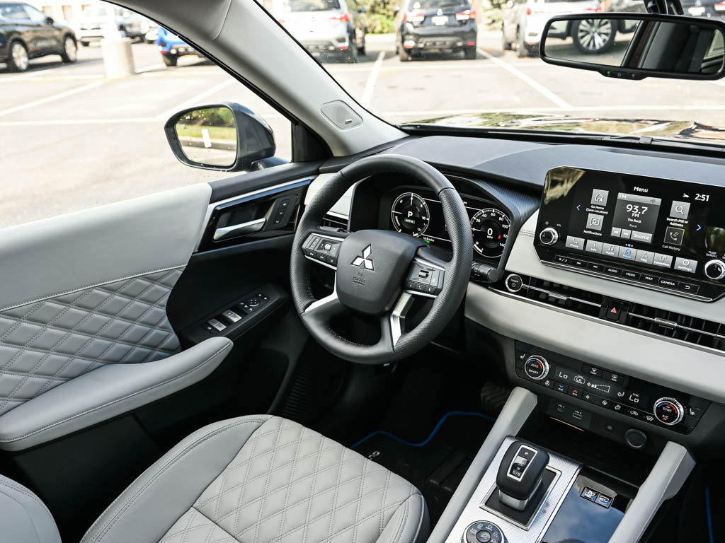 New 2025 Mitsubishi Outlander SEL image 14