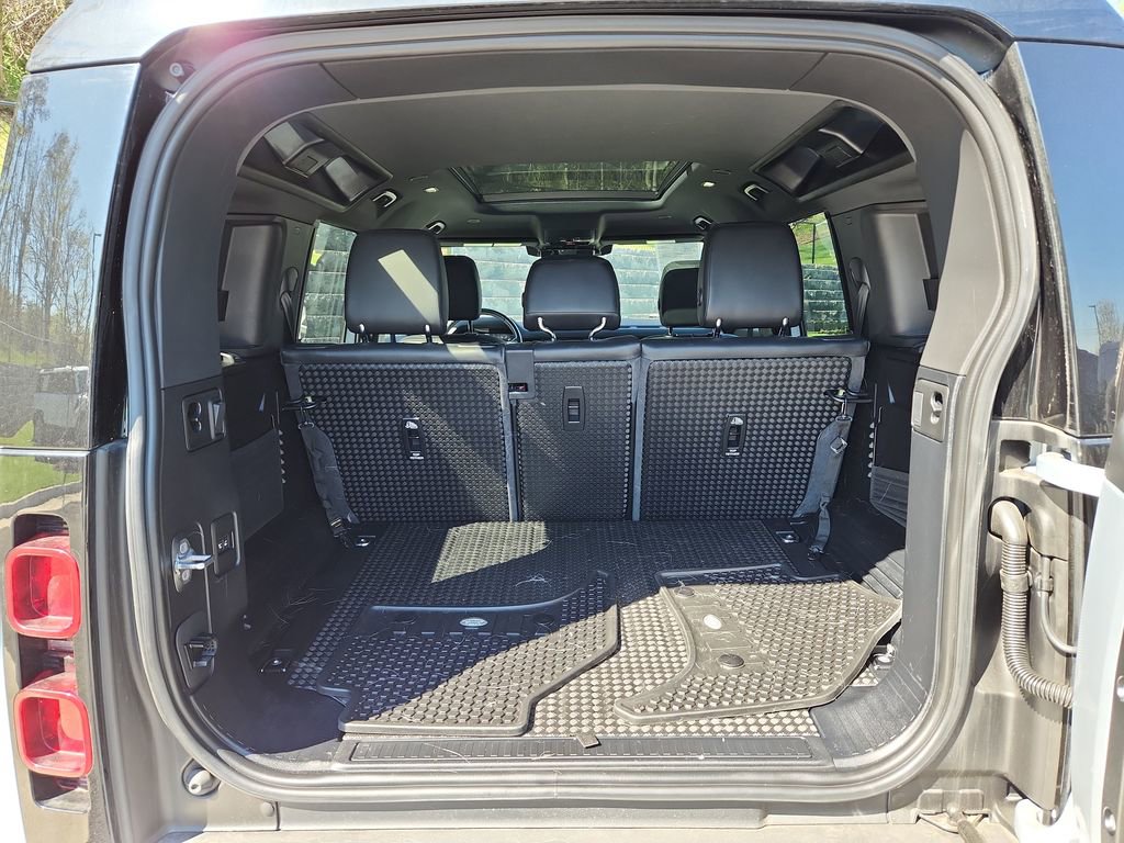 Used 2021 Land Rover Defender 110 SE image 13