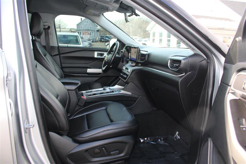 Used 2021 Ford Explorer XLT w/ Equipment Group 202A RWD image 13
