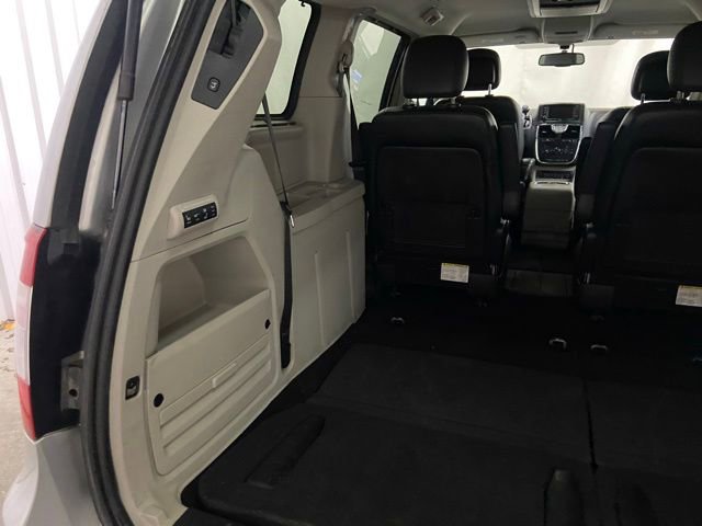 Used 2012 Chrysler Town & Country Touring-L w/ Premium Group FWD image 15